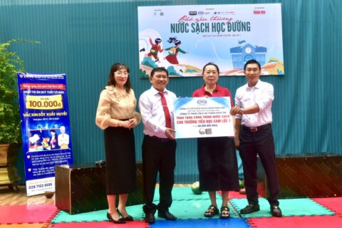 Tuổi Trẻ Newspaper: Viet Sunrise Plastic JSC Accompanies the ‘Clean Water for Schools’ Program in Khánh Hòa