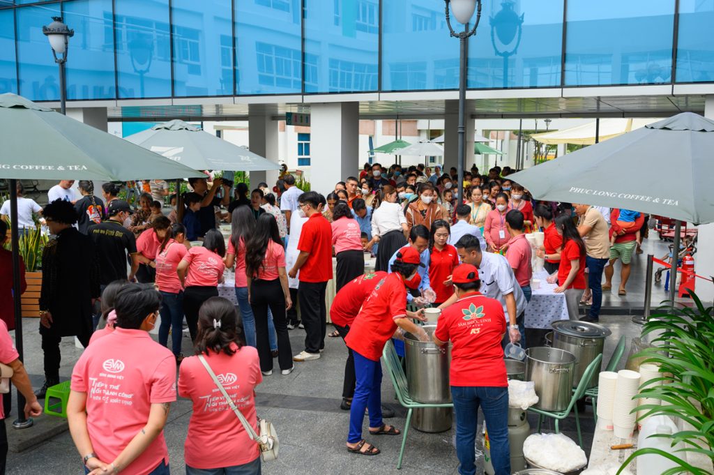 binh minh viet p6 - BINH MINH VIET PLASTIC JSC and Over 500 Bowls of Hot Pho Gifted to Pediatric Patients and Staff at Ho Chi Minh City Children’s Hospital on Vietnamese Women’s Day (October 20th) - Công ty cổ phần Nhựa Bình Minh Việt