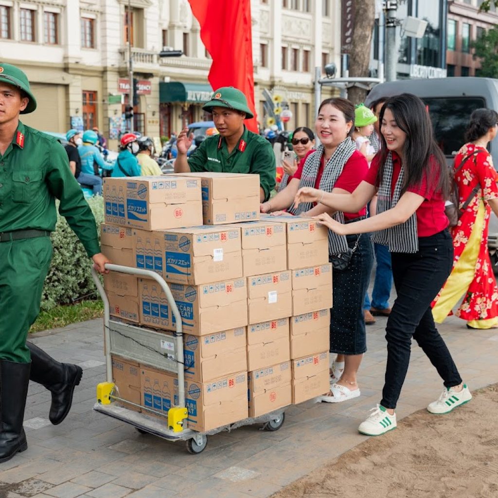 Z6L 3167 - Binh Minh Viet Plastic JSC Sends Love to Soldiers Training for the Parade - Công ty cổ phần Nhựa Bình Minh Việt