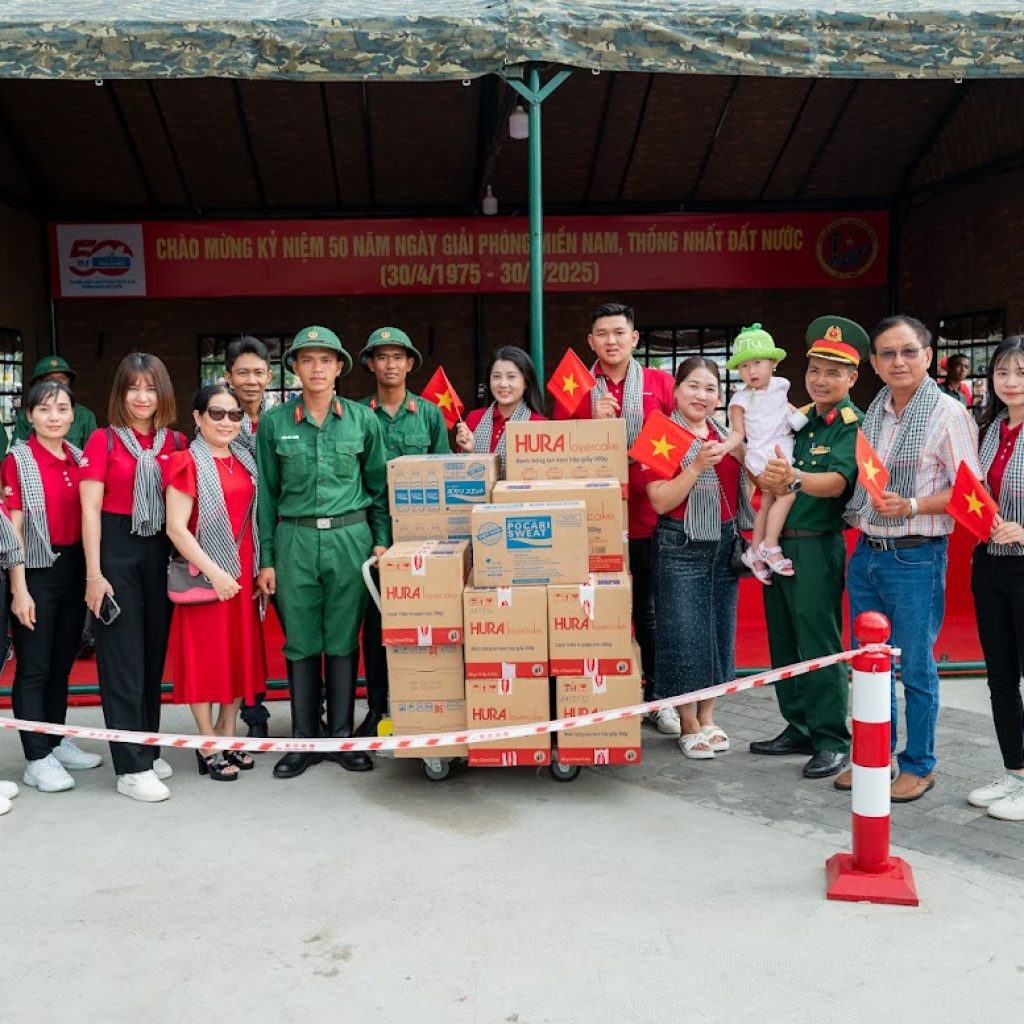 Z6L 3250 - Binh Minh Viet Plastic JSC Sends Love to Soldiers Training for the Parade - Công ty cổ phần Nhựa Bình Minh Việt