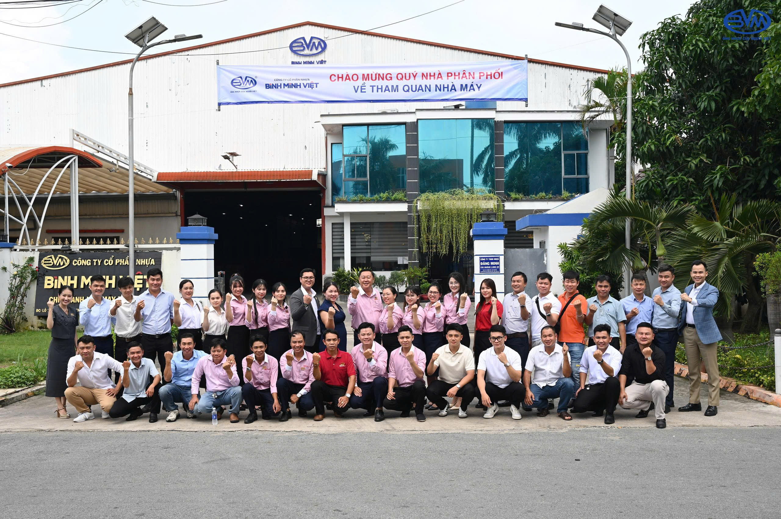 tham quan dai dien - Welcome Bình Minh Việt Distributors to visit our factory – Experience firsthand, understand the true value of our products - Công ty cổ phần Nhựa Bình Minh Việt